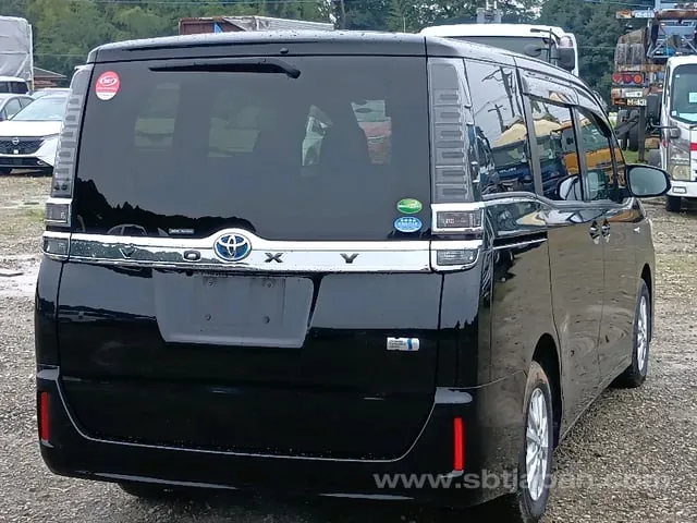 Toyota Voxy Hybrid V 2018 photo 4