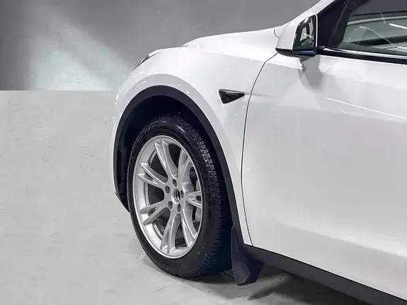Tesla Model Y 2024 photo 4