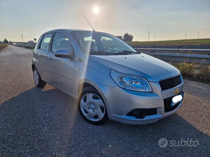 Chevrolet Aveo 2010 photo 2
