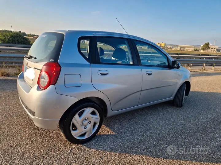 Chevrolet Aveo 2010 photo 4