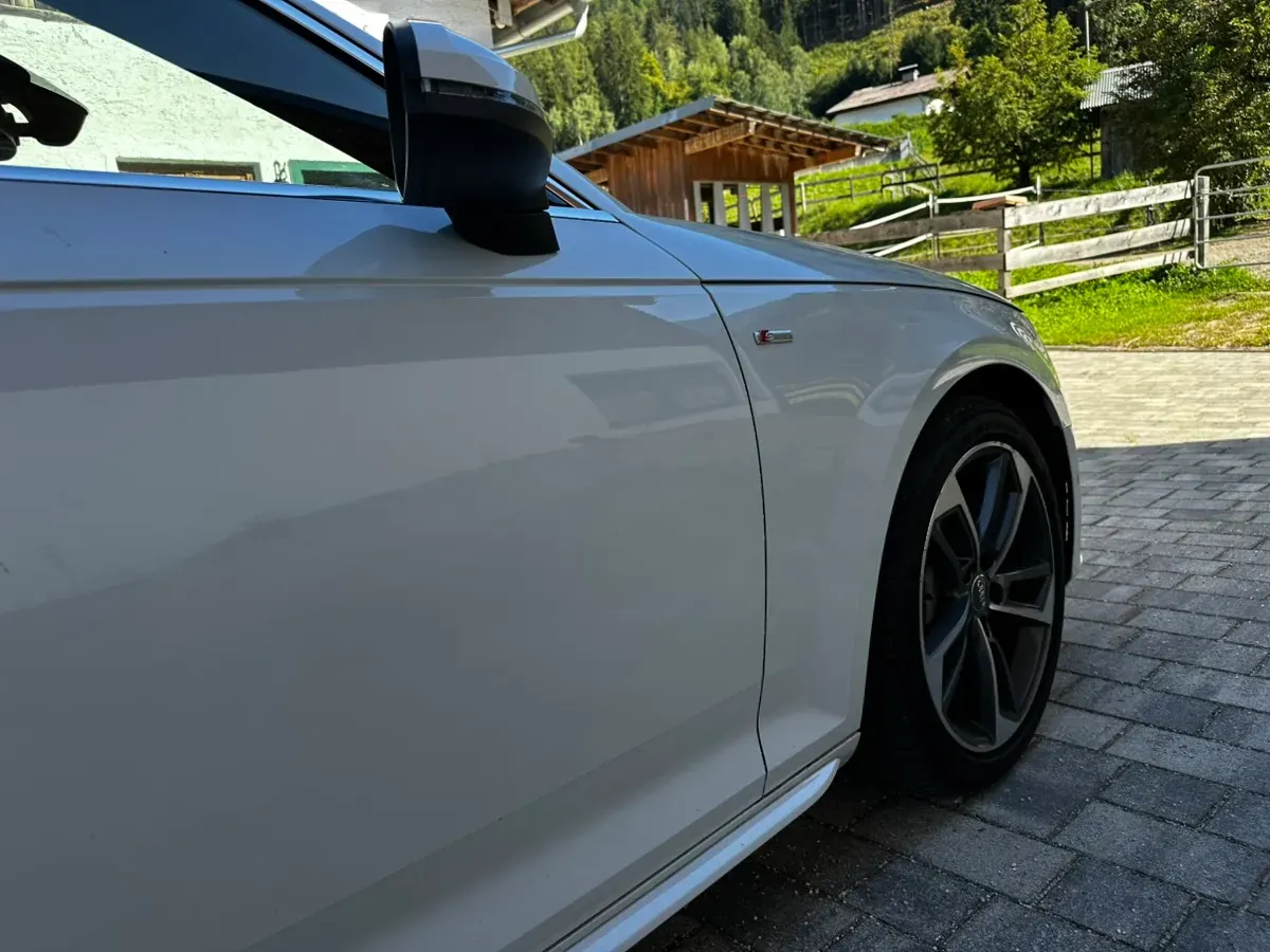 Audi A4 2016 photo 2
