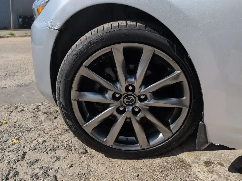 Mazda 3 2018 photo 2