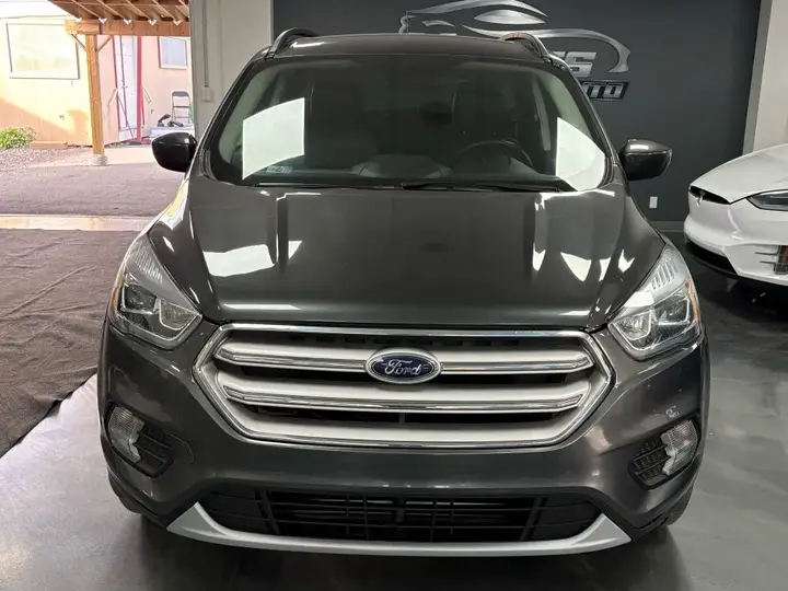 Ford Escape 2018 photo 2