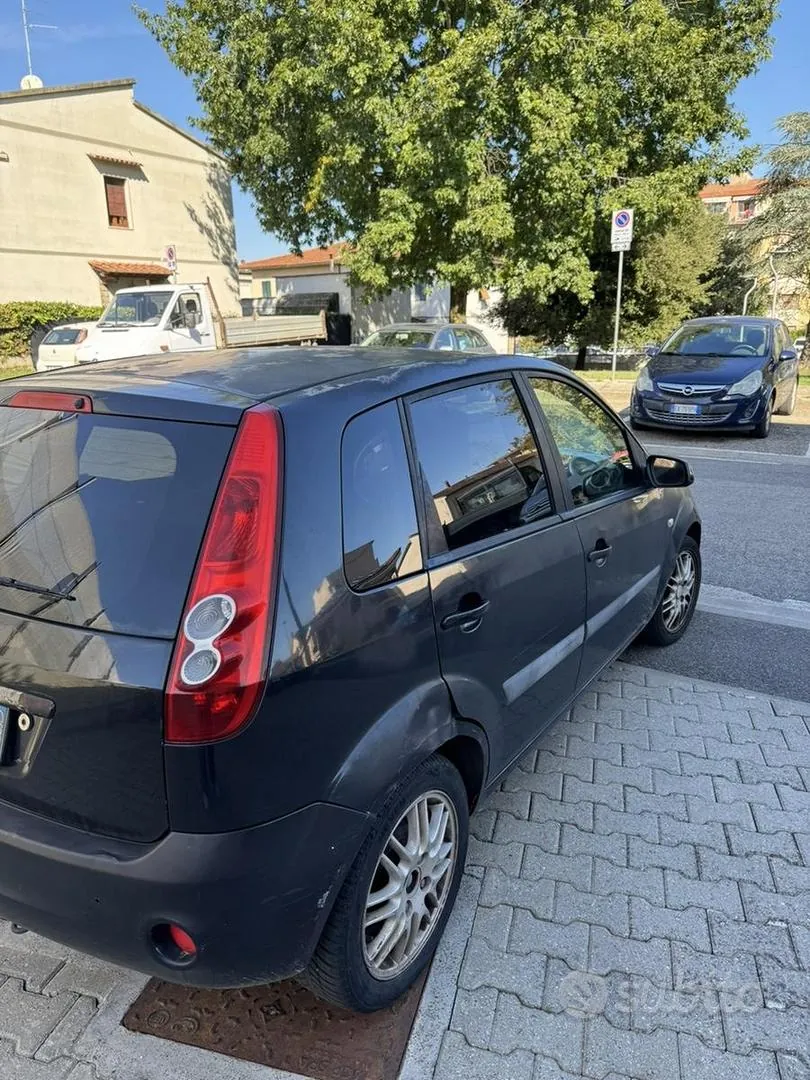 Ford Fiesta 2007 photo 2