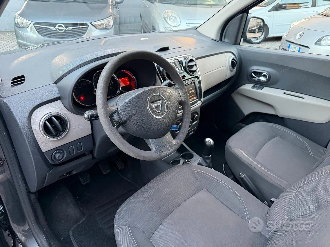 Dacia Lodgy 2013 photo 2