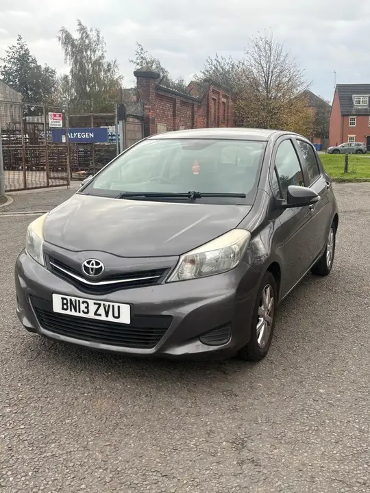 Toyota Yaris 2013 photo 3