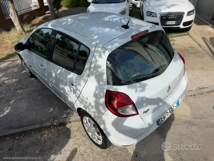 Renault Clio 2011 photo 4