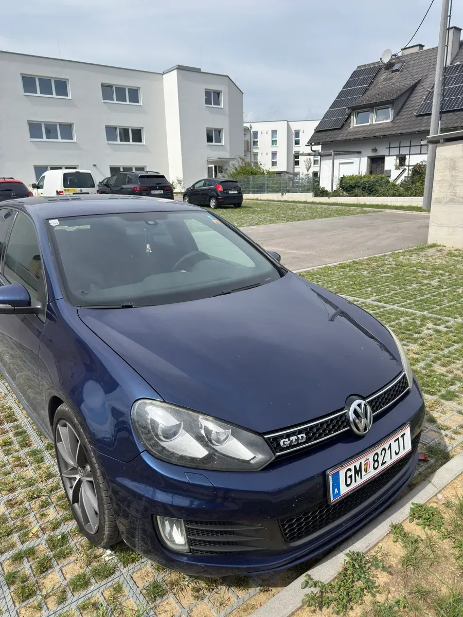 Volkswagen Golf 2011 photo 2