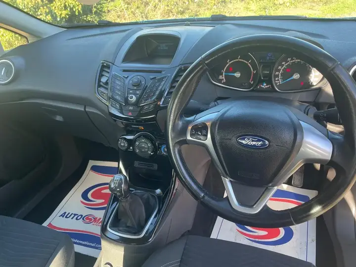 Ford Fiesta 2013 photo 4