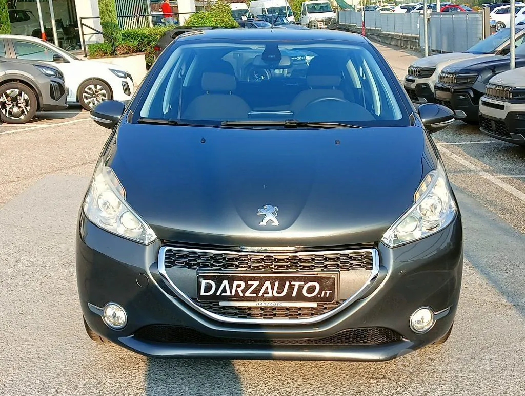 Peugeot 208 2013 photo 2