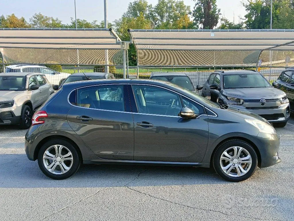 Peugeot 208 2013 photo 4