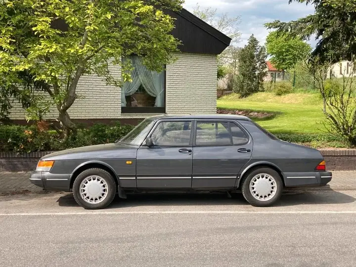 Saab 900