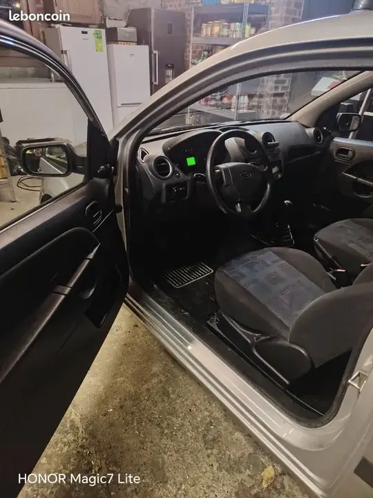 Ford Fiesta 2007 photo 2