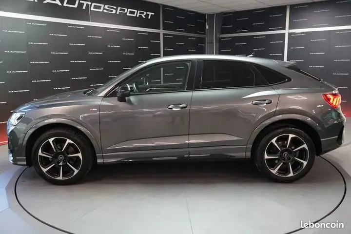 Audi Q3 2021 photo 2