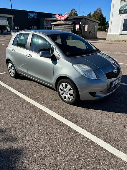 Toyota Yaris 2007 photo 2