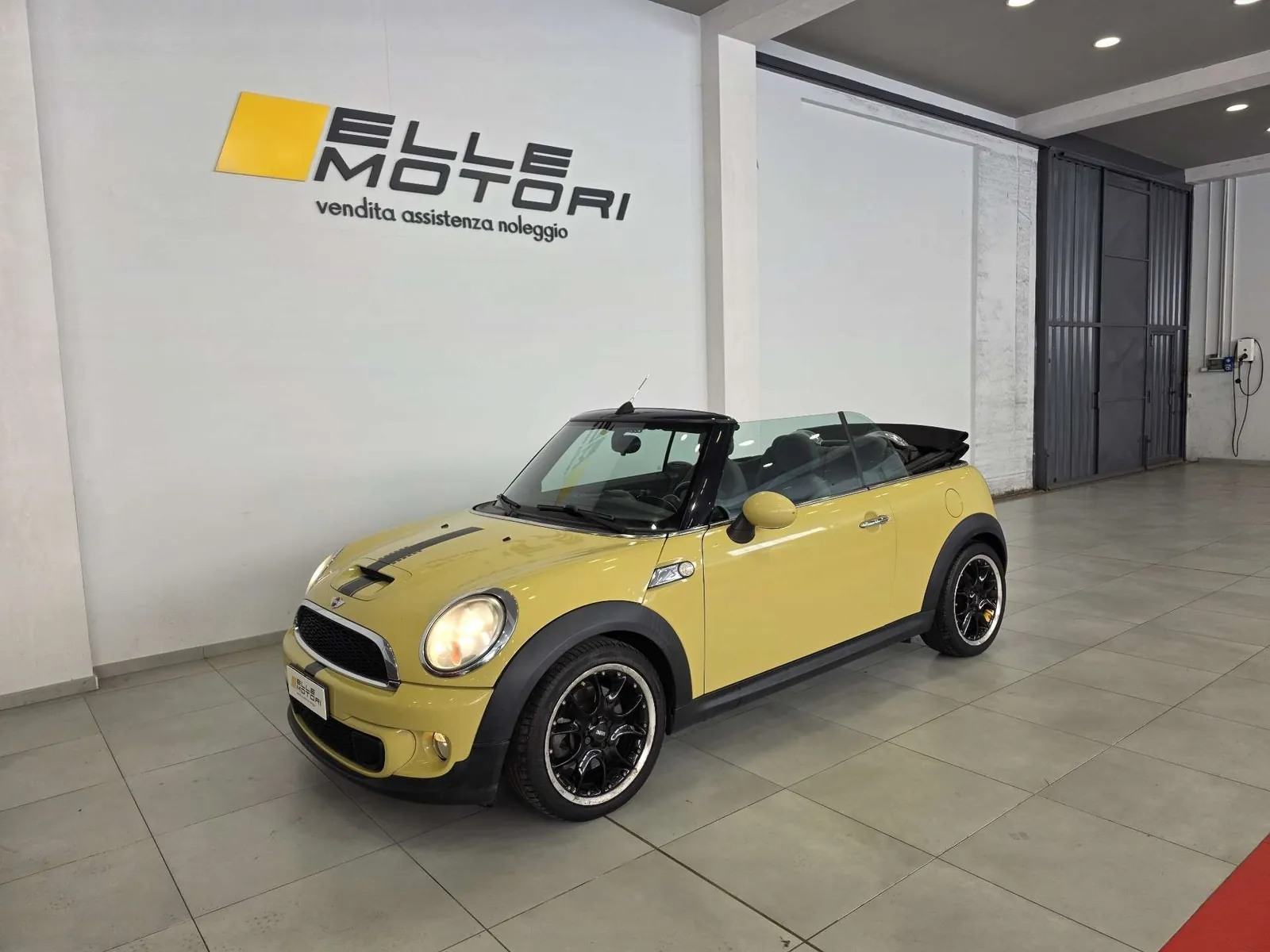 Mini Cooper S Cabrio 2010 photo 4