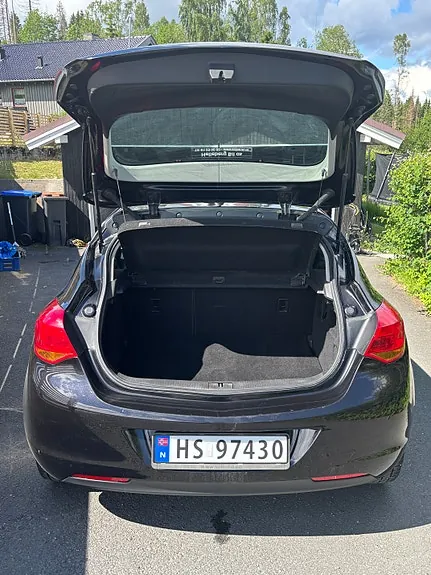 Opel Astra 2010 photo 3