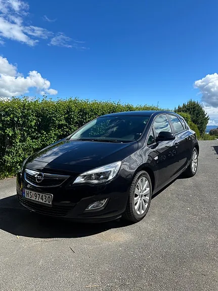 Opel Astra 2010 photo 2