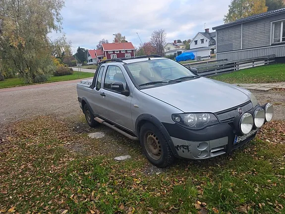 Fiat Strada 2010 photo 2
