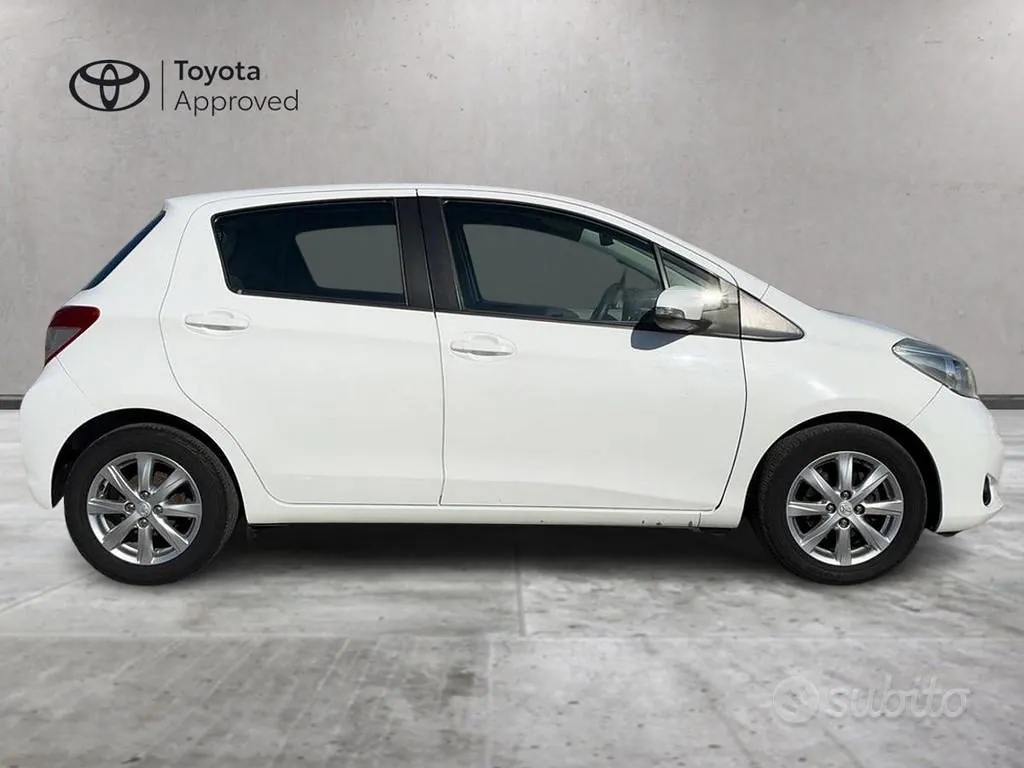 Toyota Yaris 2013 photo 4