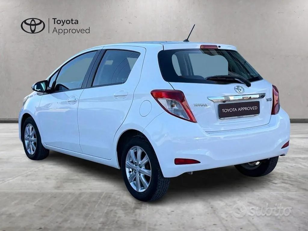Toyota Yaris 2013 photo 5