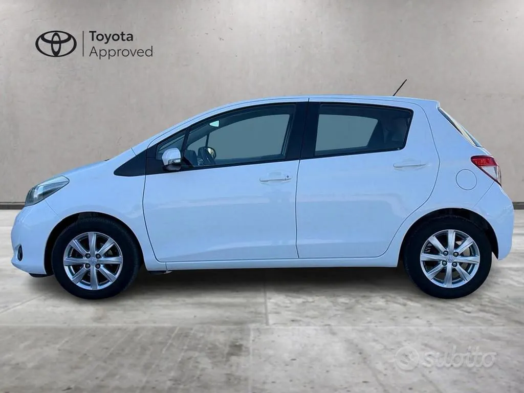 Toyota Yaris 2013 photo 3