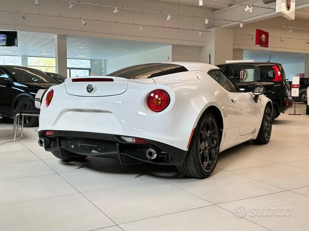 Alfa Romeo 4C 2017 photo 5