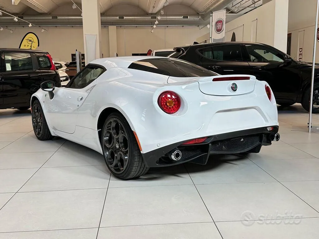 Alfa Romeo 4C 2017 photo 3