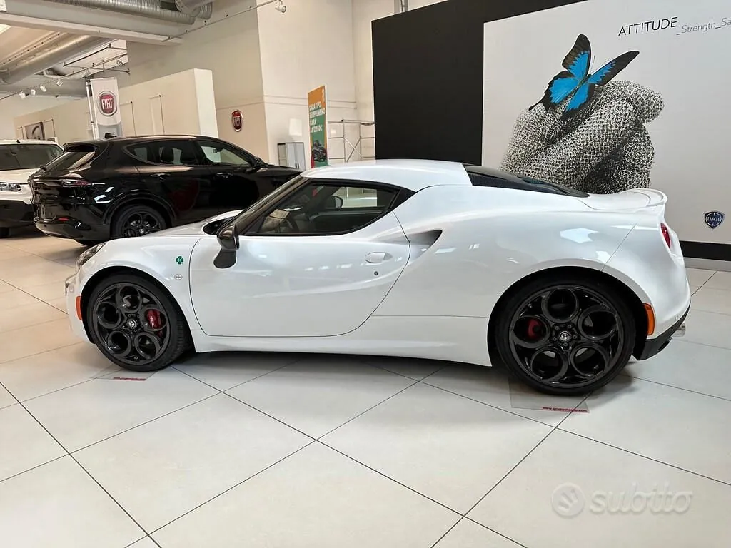 Alfa Romeo 4C 2017 photo 2