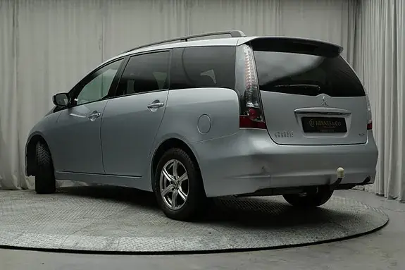 Mitsubishi Grandis 2006 photo 3