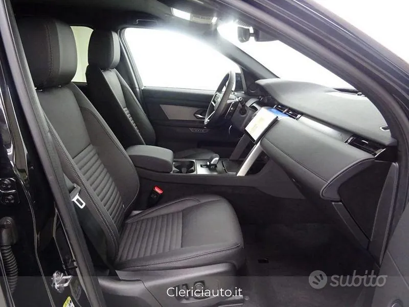 Land Rover Discovery Sport 2026 photo 3