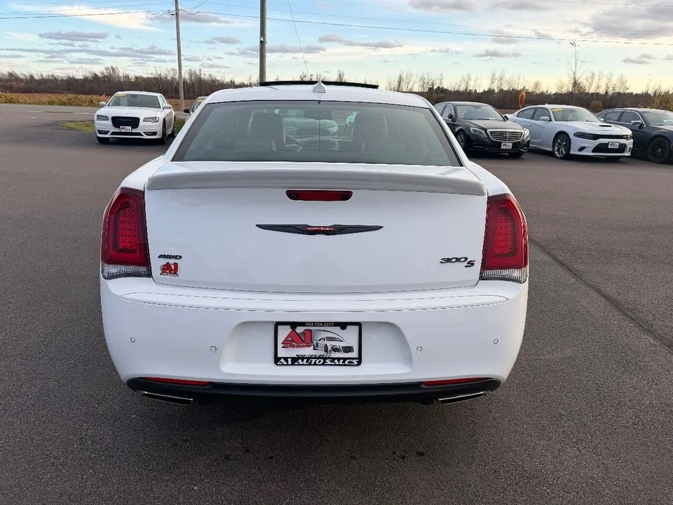 Chrysler 300 2023 photo 5