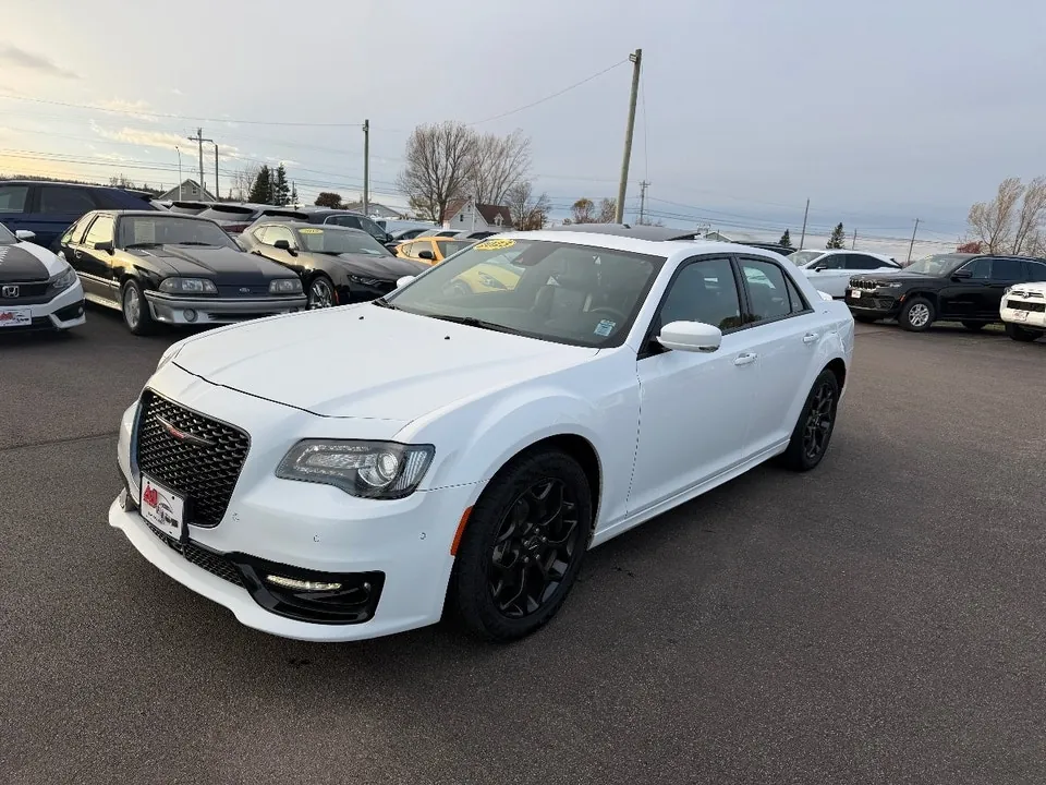 Chrysler 300 2023 photo 3