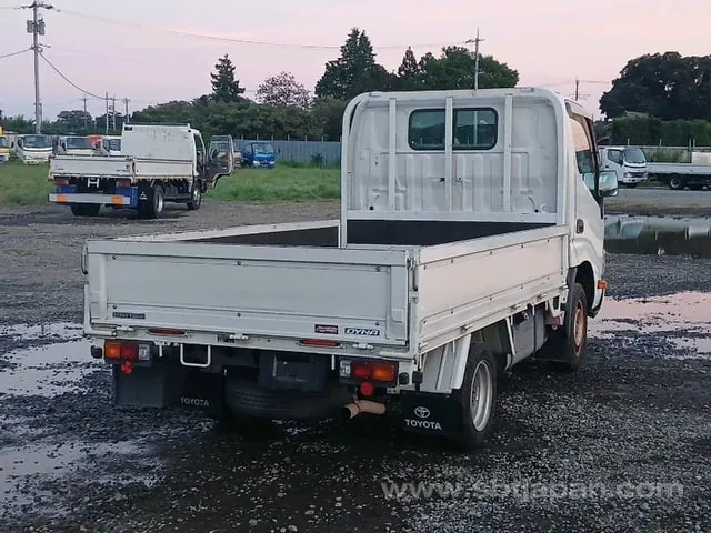 Toyota Dyna 2018 photo 4