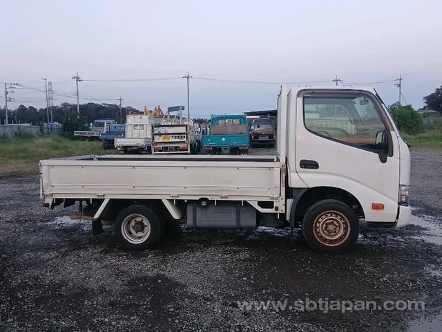 Toyota Dyna 2018 photo 5