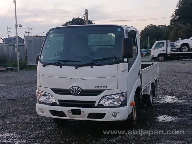 Toyota Dyna 2018 photo 2