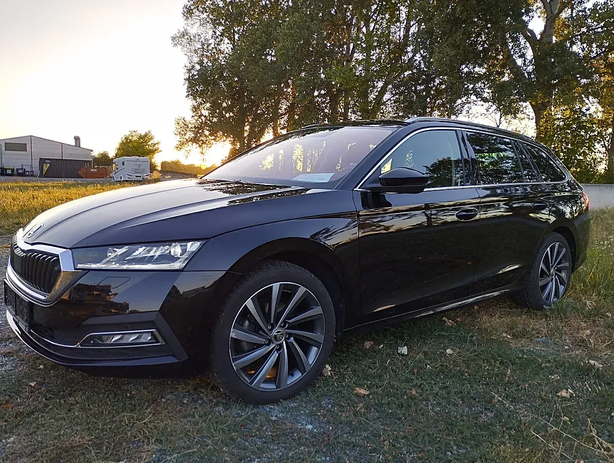 Skoda Octavia 2024 photo 2