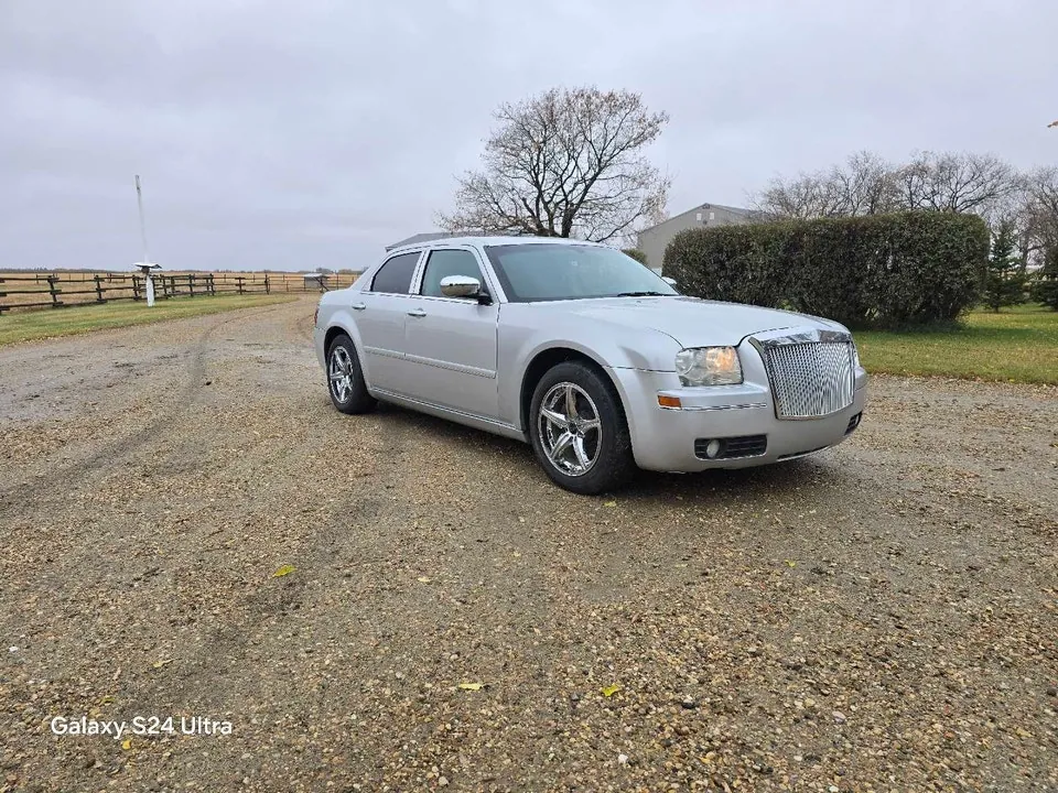 Chrysler 300 2005 photo 2