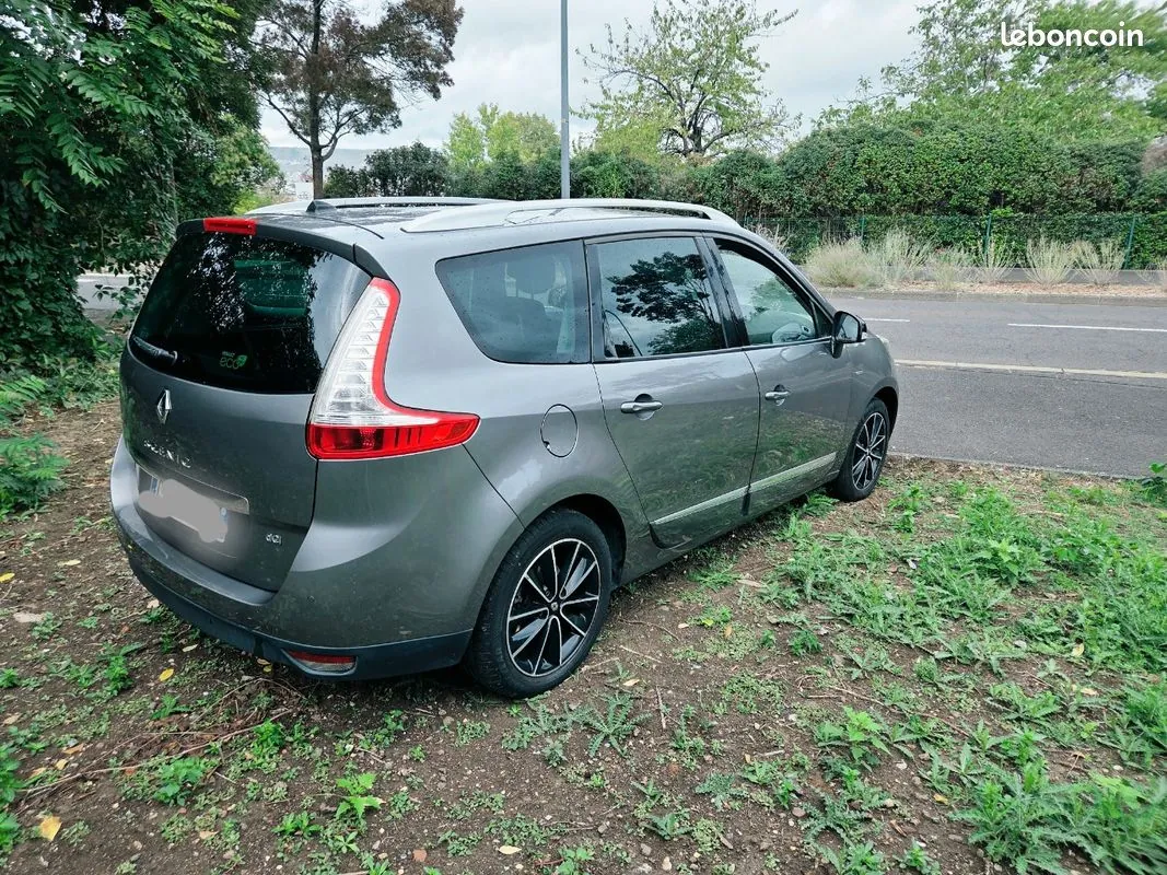 Renault Scenic 2013 photo 2