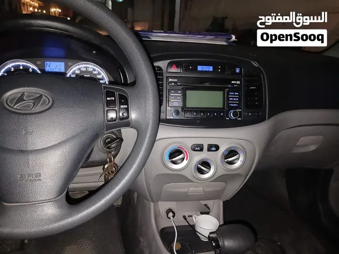 Hyundai Accent 2011 photo 2
