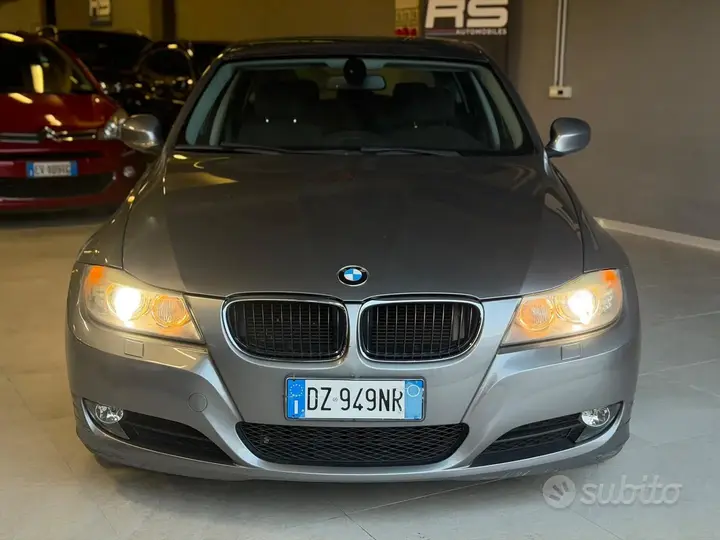 BMW 318D 2009 photo 2