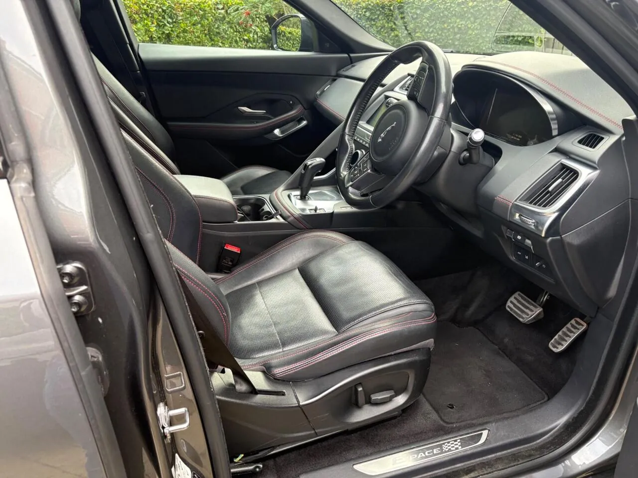 Jaguar E-Pace 2019 photo 5