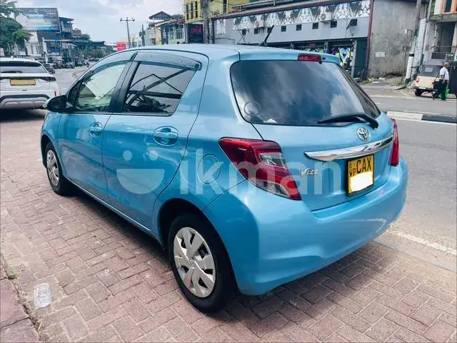 Toyota Vitz 2015 photo 4