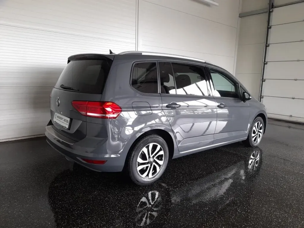 Volkswagen Touran 2023 photo 2