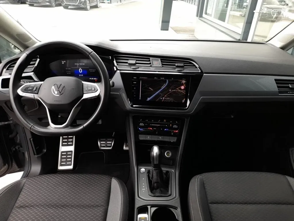 Volkswagen Touran 2023 photo 3