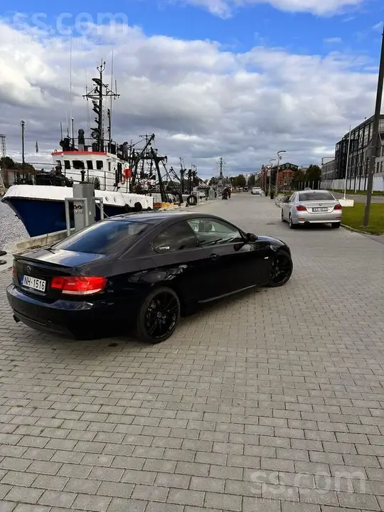 BMW 320D 2008 photo 2
