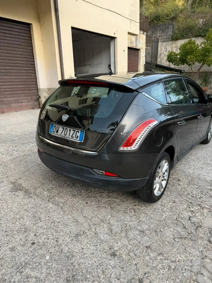 Lancia Delta 2009 photo 2