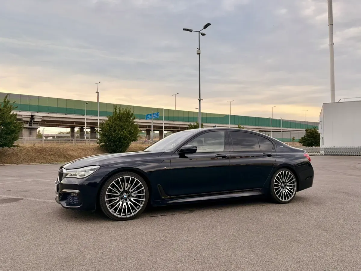 BMW 7 Series 2017 photo 2