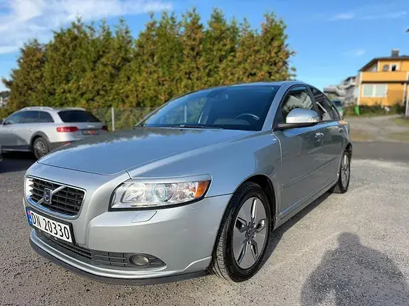 Volvo S40 2010 photo 2