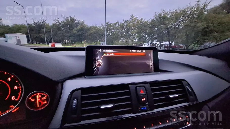 BMW 320 2014 photo 3